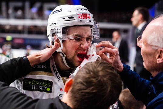 Färjestads Lucas Ekeståhl-Jonsson får vård