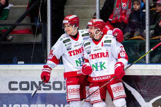 Timrås Sebastian Hartmann och Albin Lundin jublar