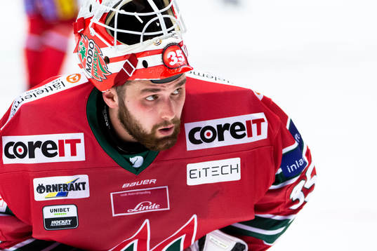 Modos målvakt Patrik Bartosak deppar