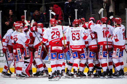 Timrås spelare jublar