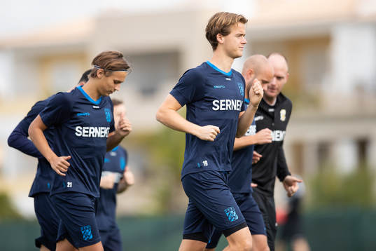 IFK Göteborg August Erlingmark värmer upp