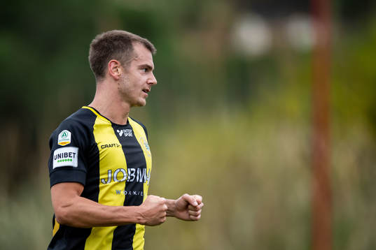 Alexander Kacaniklic of Hammarby celebrates