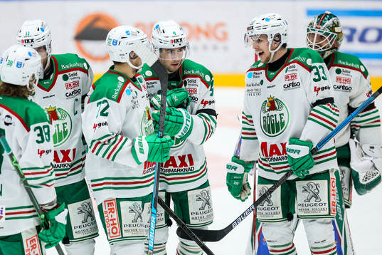 Rögles spelare jublar