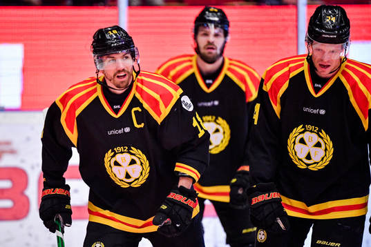Brynäs Anton Rödin jublar