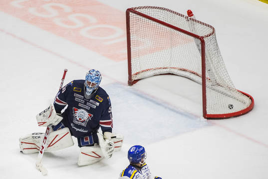 Linköpings målvakt Jonas Gustavsson deppar