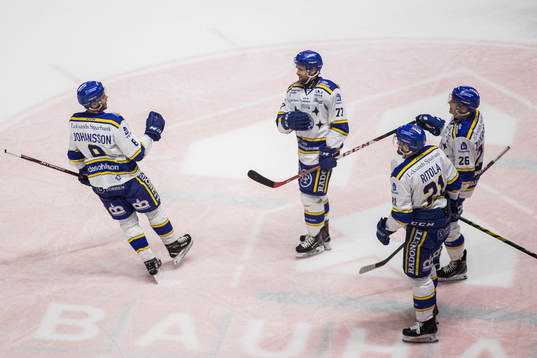 Leksands Spencer Abbott (m) jublar med lagkamrater