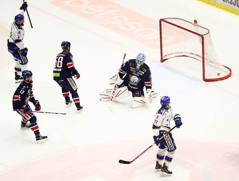 Linköpings målvakt Jonas Gustavsson har precis släppt in