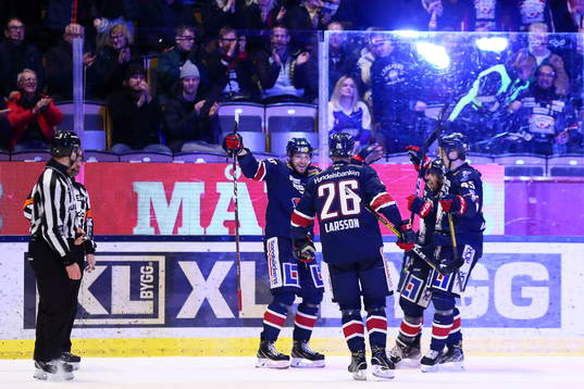 Linköpings Jaakko Rissanen jublar med Hampus Larsson, Broc