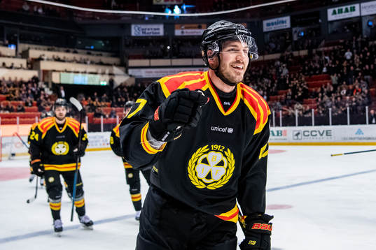Brynäs John Persson jublar