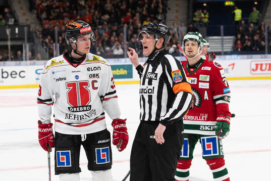 Örebros Christopher Mastomäki  och Frölundas Nicklas