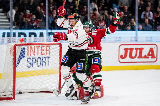 Örebros Glenn Gustafsson jublar