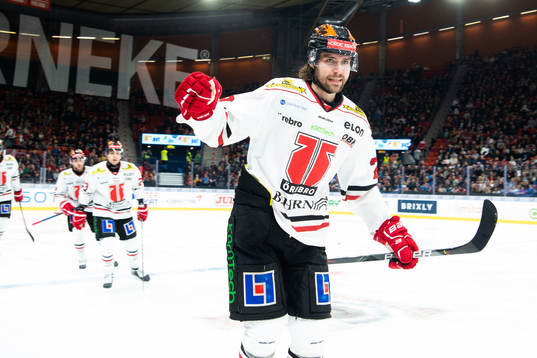 Örebros Linus Arnesson jublar