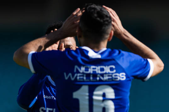 Tobias Sana celebrate with Sargon Abraham of IFK Göteborg