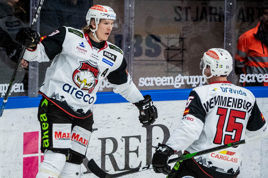 Malmö Redhawks Emil Sylvegård jublar med Axel Wemmenborn