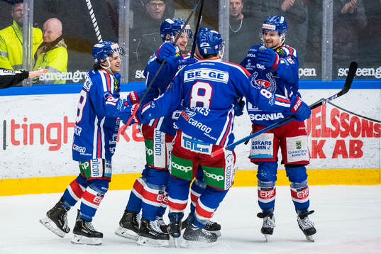 Oskarshamns Johannes Salmonsson (h) jublar