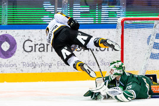 Skellefteås Niclas Burström och Färjestads målvakt
