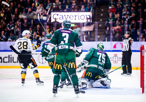 Skellefteås Jesper Frödén jublar