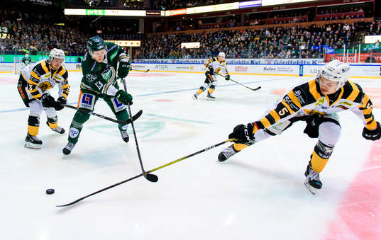 Färjestads Daniel Viksten och Skellefteås Philip Broberg