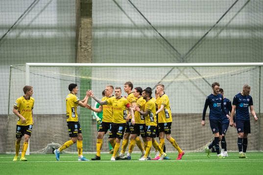 Elfsborgs Leo Väisänen jublar med lagkamrater