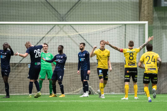 Elfsborgs Leo Väisänen jublar med lagkamrater