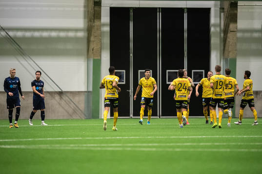 Elfsborgs Per Frick jublar med lagkamrater