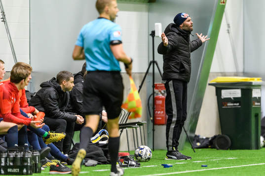 Helsingborgs tränare Olof Mellberg reagerar