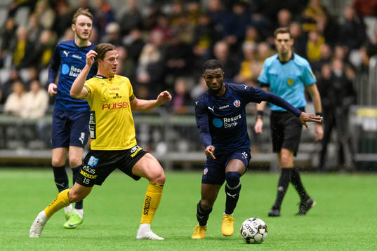 Elfsborgs Simon Olsson och Helsingborgs Mohammed Abubakari