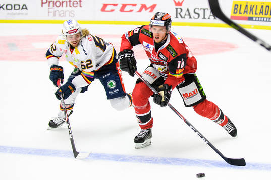 Djurgårdens Manuel Ågren och Malmö Redhawks Matias Lassen