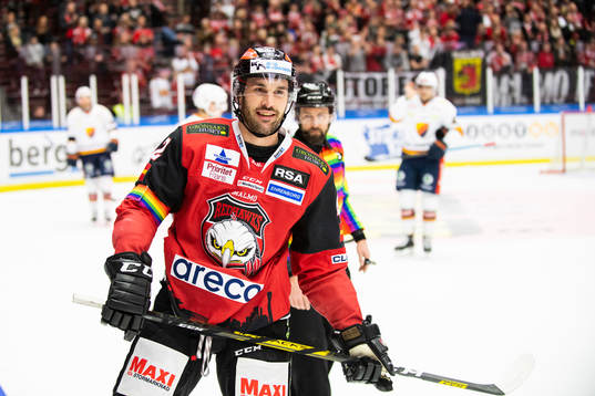 Malmö Redhawks Niklas Arell med pride-bindel