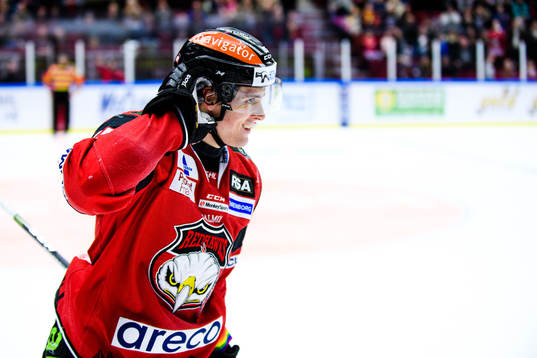 Malmö Redhawks Carl Persson jublar