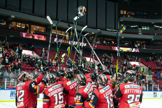 Malmö Redhawks spelare jublar