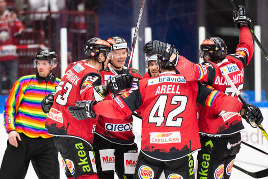 Malmö Redhawks spelare jublar