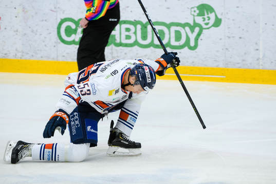 Växjös Marcus Paulsson jublar