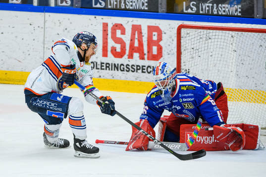 Växjös Brendan Shinnimin och Oskarshamns målvakt Tex