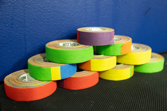 Pridetape innan ishockeymatchen i SHL mellan Leksand och