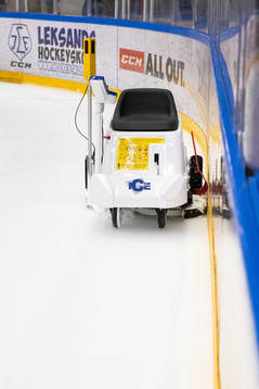 Isvård innan ishockeymatchen i SHL mellan Leksand och