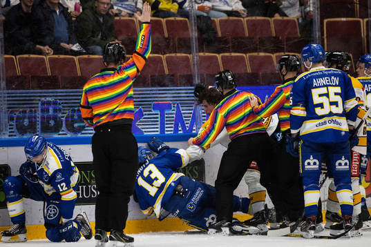 Leksands Jon Knuts och Luleås Oscar Engsund i fight