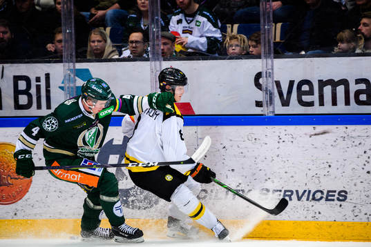 Färjestads Oscar Lawner och Brynäs Victor Söderström