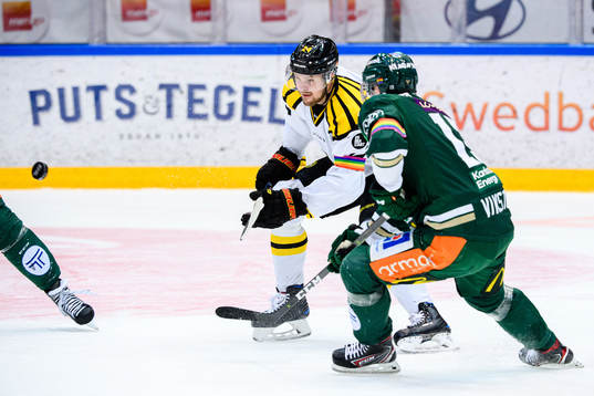 Brynäs Emil Molin och Färjestads Daniel Viksten