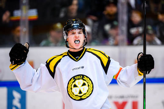 Brynäs Victor Söderström  jublar