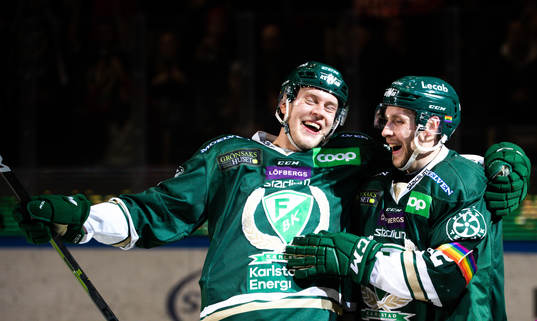 Färjestads Victor Ejdsell och Per Åslund jublar