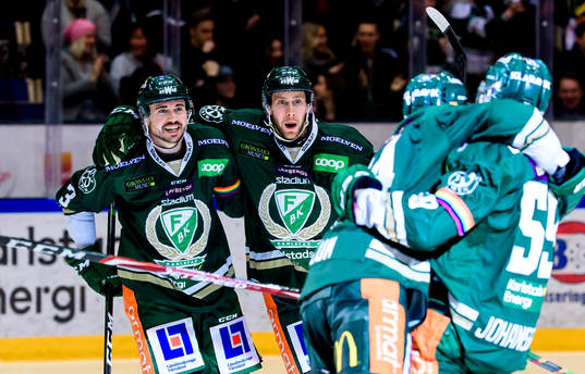 Färjestads Jens Westin och Per Åslund jublar