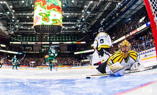 Brynäs målvakt Samuel Ersson deppar