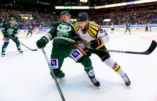 Färjestads Oskar Bäck och Brynäs John Persson