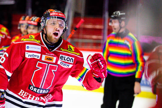 Örebros Robin Kovacs jublar efte 2-3