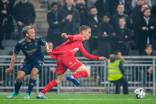 Djurgårdens Nicklas Bärkroth och Branns Robert Taylor
