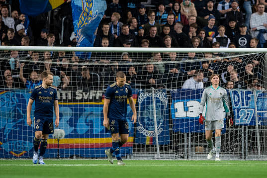 Djurgårdens målvakt Erland Tangvik deppar