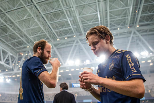 Djurgårdens Curtis Edwards och Oscar Pettersson
