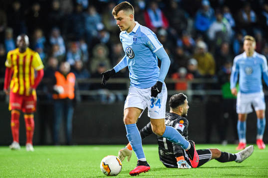Malmö FFs Pavel Vagic gör 7-0 bakom Syrianskas målvakt