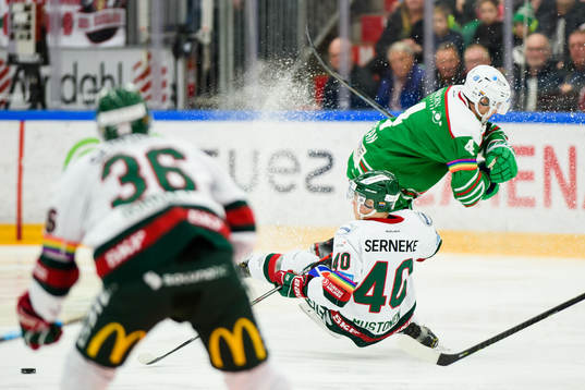 Rögles Kodie Curran och Frölundas Joel Mustonen